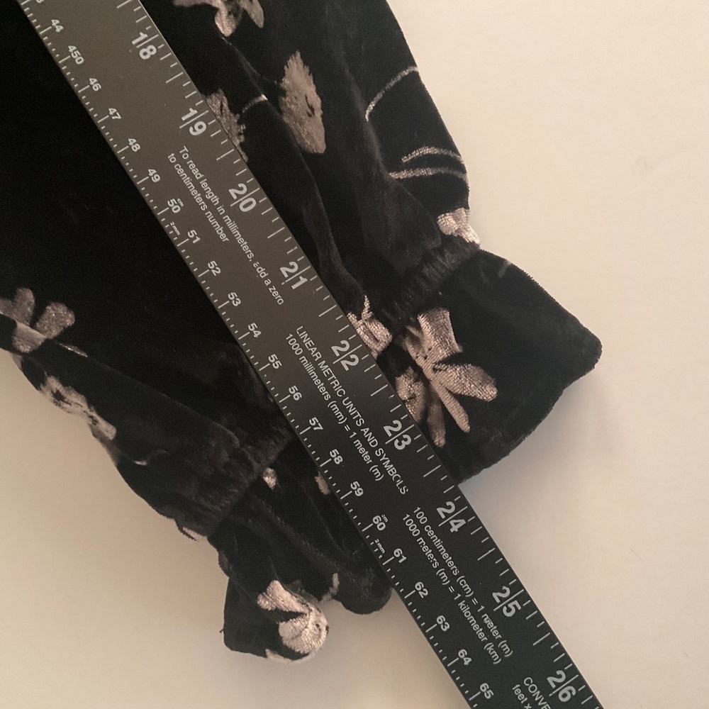 Pilcro Keira Velvet Blouse Sz M Black Floral Dark Romantic Victorian Boho Whimsi - Picture 8 of 13